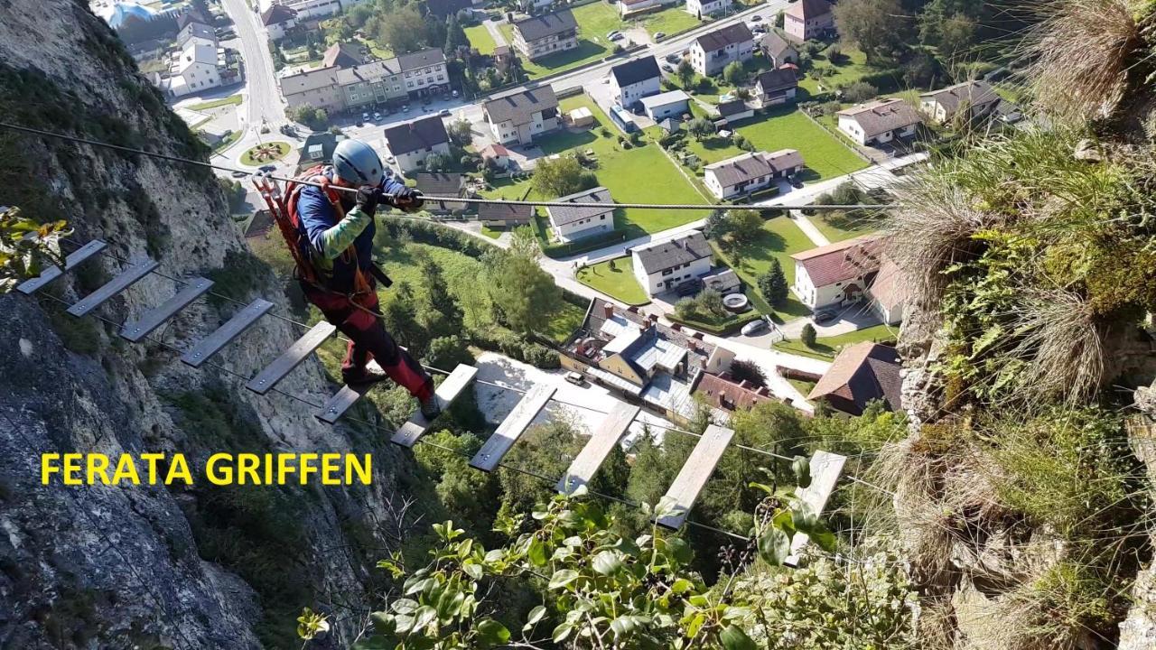 Gostilna Pik Panzió Prevalje Kültér fotó