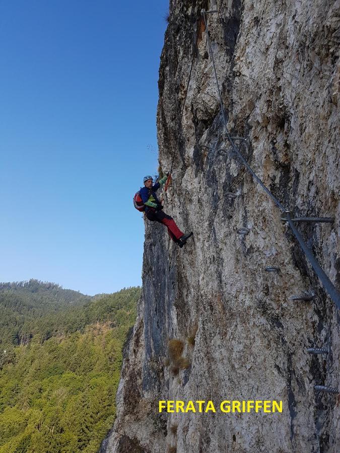 Gostilna Pik Panzió Prevalje Kültér fotó
