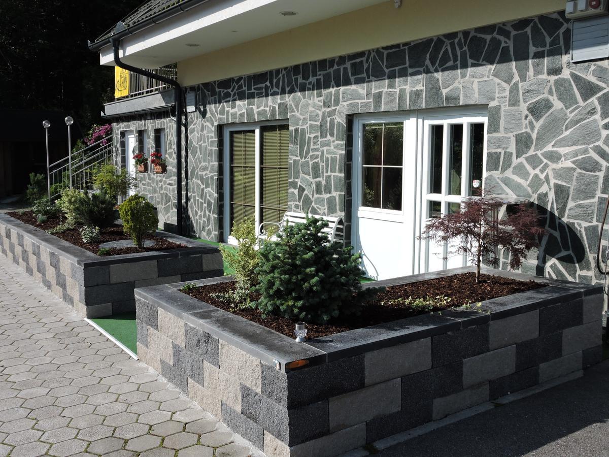 Gostilna Pik Panzió Prevalje Kültér fotó